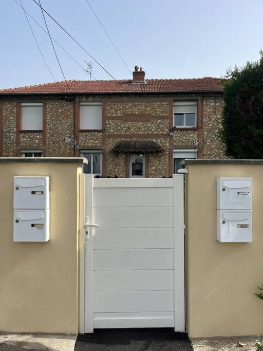 Logement 10 Minutes De Rouen Oissel Bagian luar foto